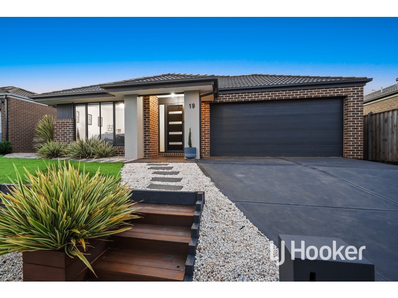 19 Vantage Drive, Pakenham VIC 3810