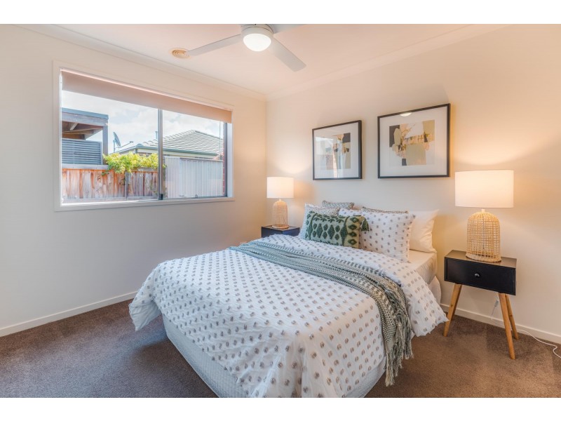 6 Ravensdale Avenue, Officer VIC 3809