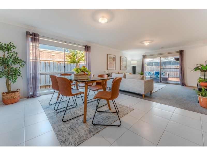 6 Ravensdale Avenue, Officer VIC 3809