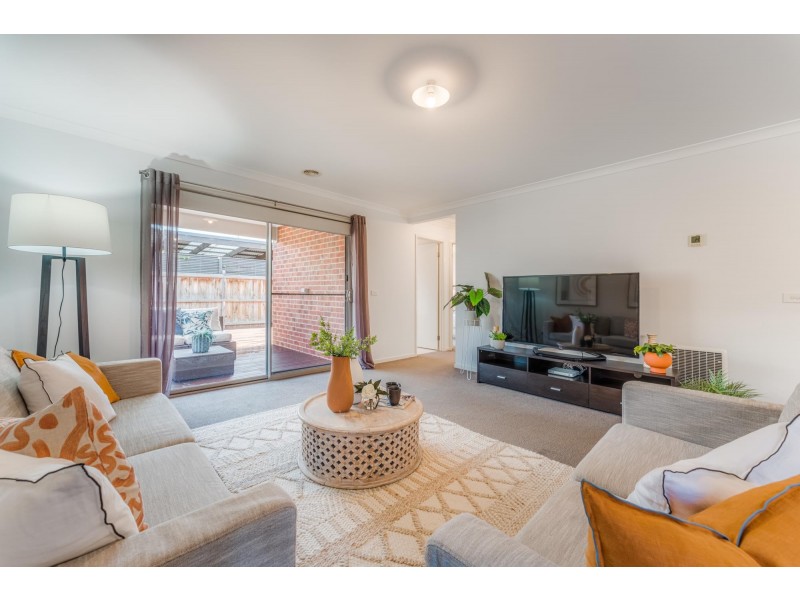 6 Ravensdale Avenue, Officer VIC 3809