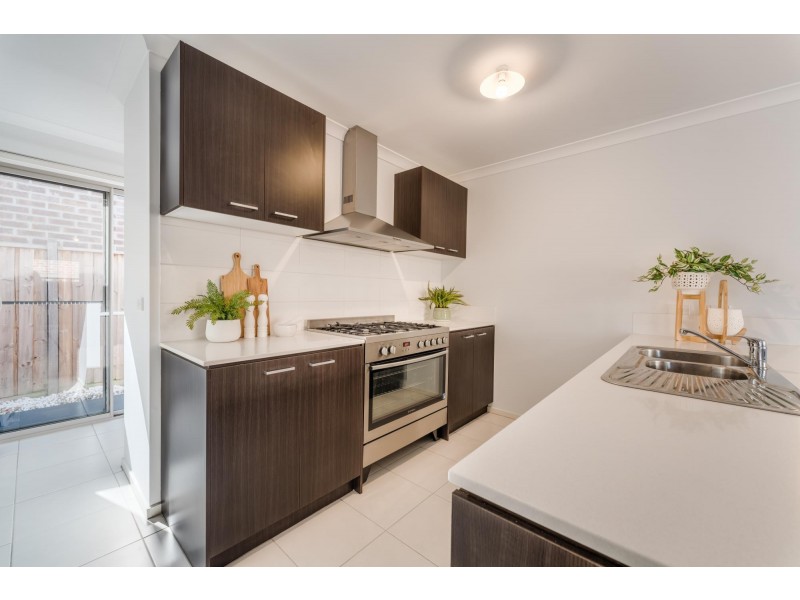 6 Ravensdale Avenue, Officer VIC 3809