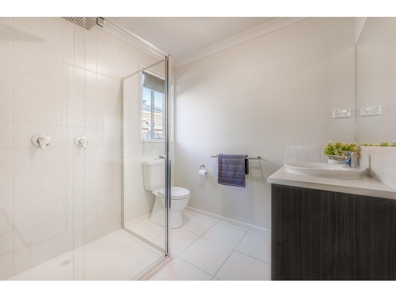 6 Ravensdale Avenue, Officer VIC 3809