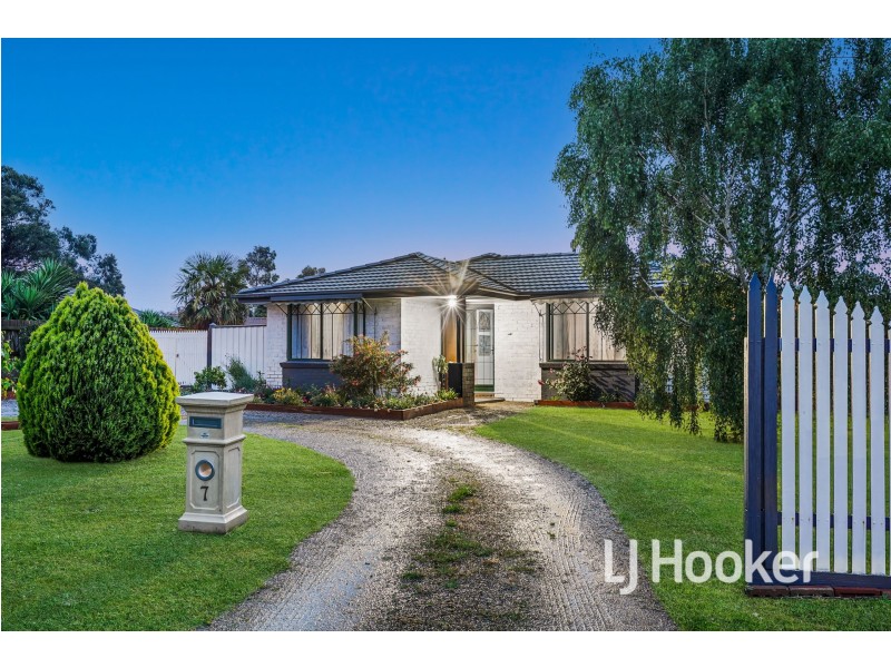 7 Rae Court, Pakenham VIC 3810