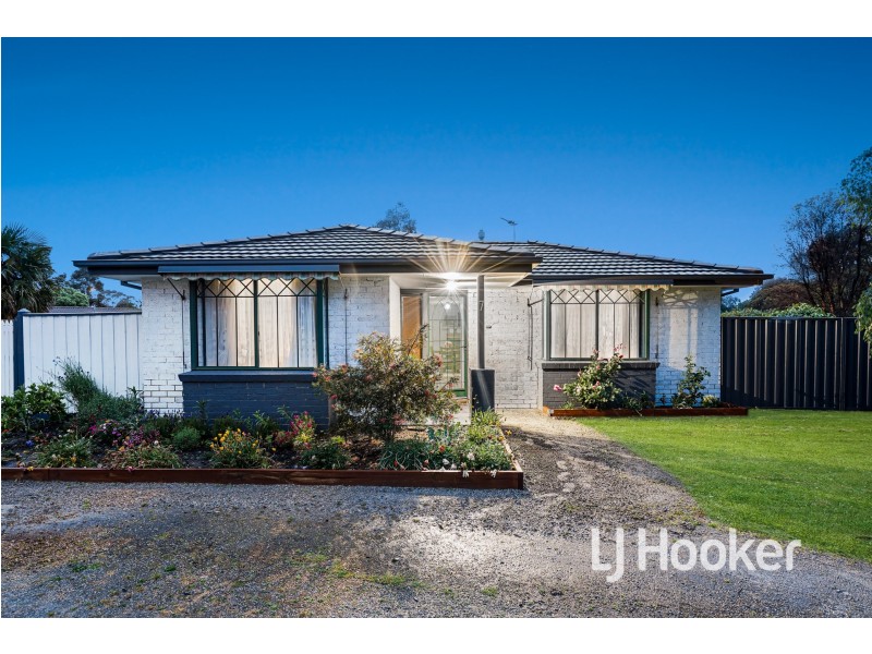 7 Rae Court, Pakenham VIC 3810