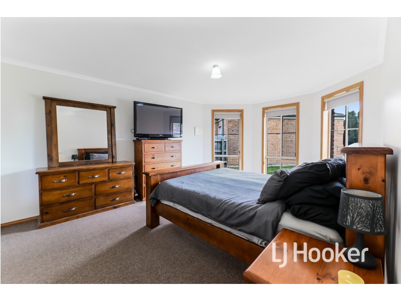 6 Capri Court, Pakenham VIC 3810