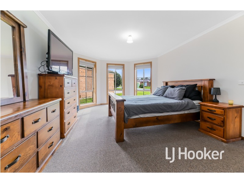 6 Capri Court, Pakenham VIC 3810