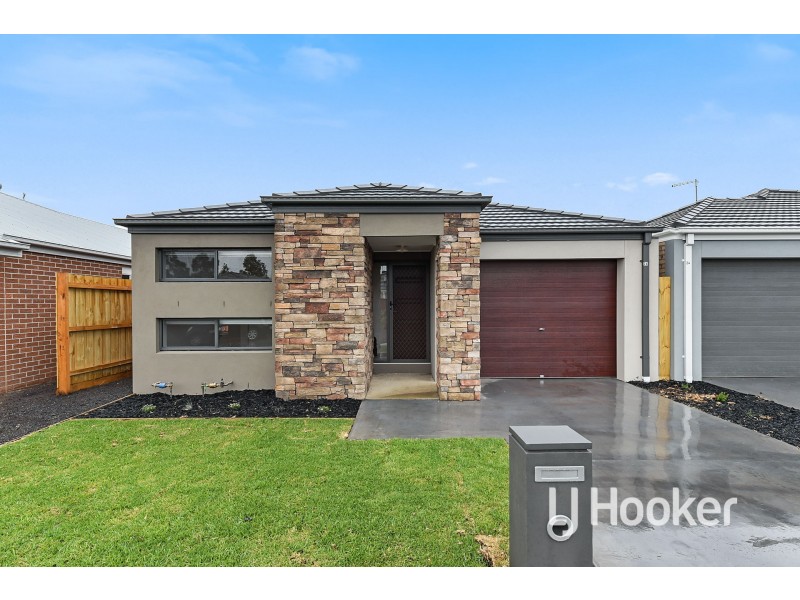 26 Newcastle Drive, Officer VIC 3809