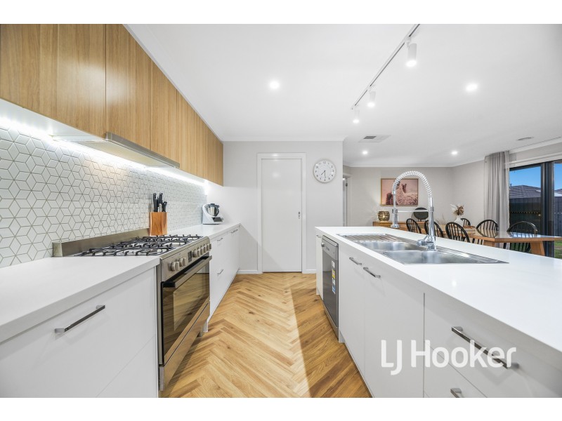 21 Camelia Drive, Bunyip VIC 3815