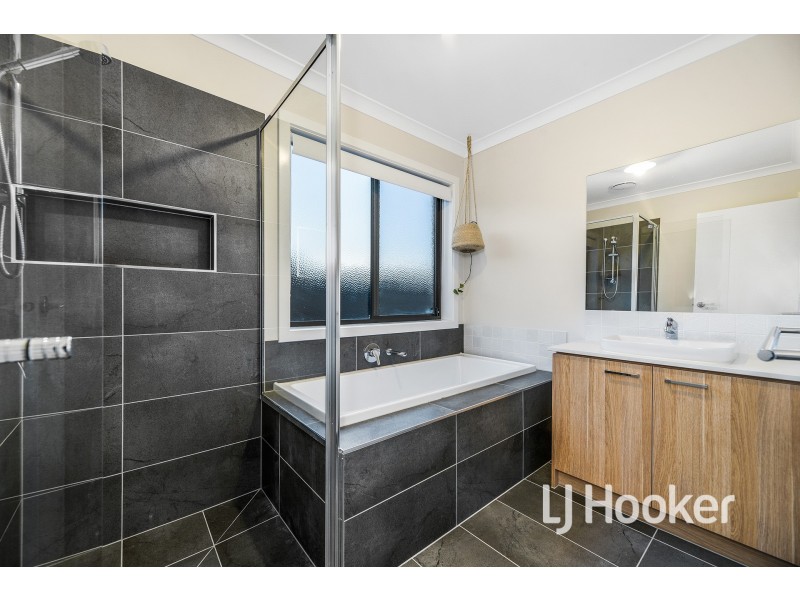 21 Camelia Drive, Bunyip VIC 3815