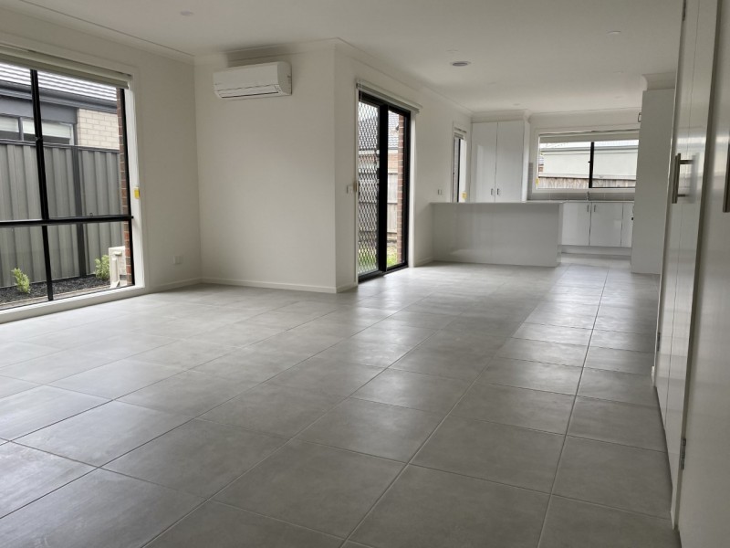 11 Pennine Circuit, Officer VIC 3809