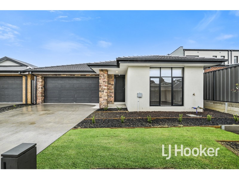 11 Pennine Circuit, Officer VIC 3809