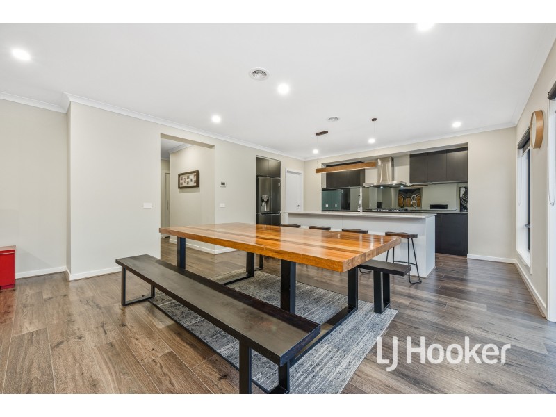 46 Meadowlea Crescent, Pakenham VIC 3810