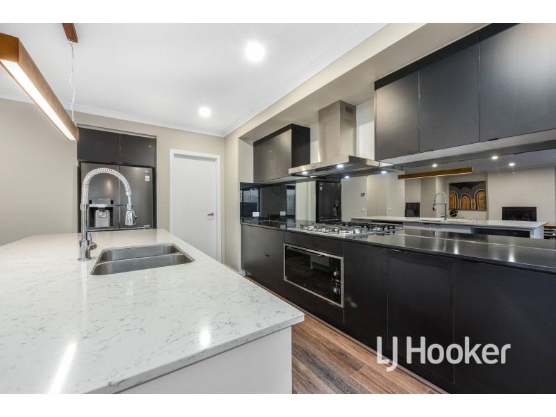 46 Meadowlea Crescent, Pakenham VIC 3810