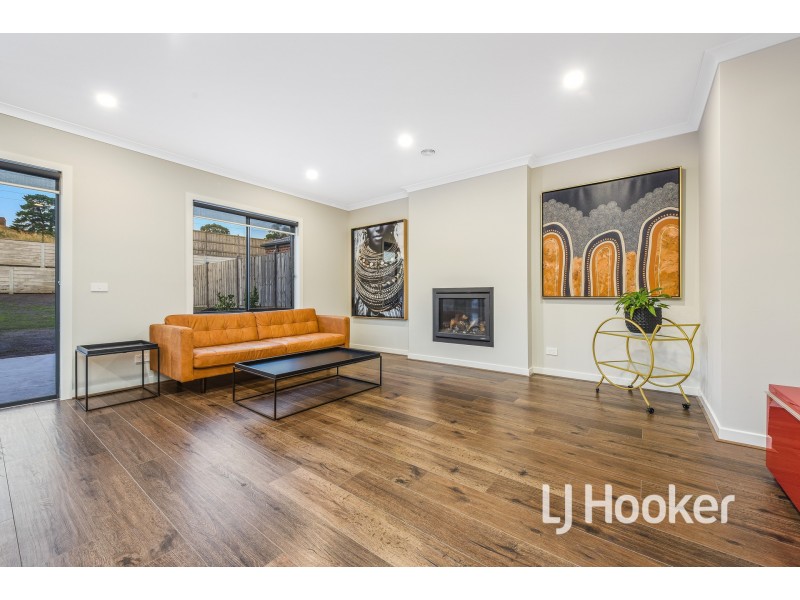 46 Meadowlea Crescent, Pakenham VIC 3810