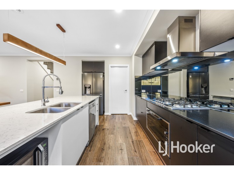 46 Meadowlea Crescent, Pakenham VIC 3810