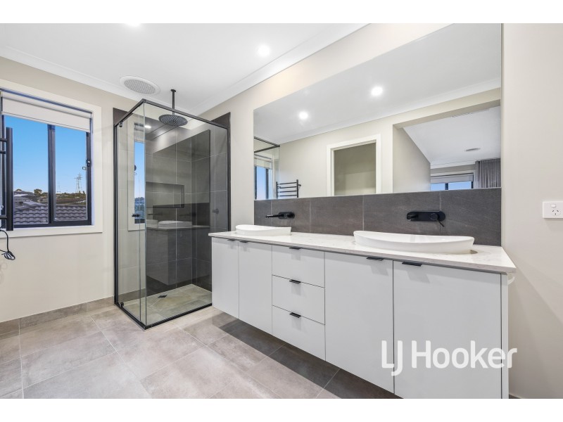 46 Meadowlea Crescent, Pakenham VIC 3810