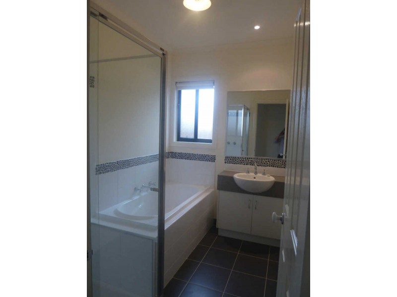 6/103 Army Road, Pakenham VIC 3810