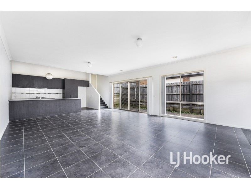 9 McClenaghan Place, Pakenham VIC 3810
