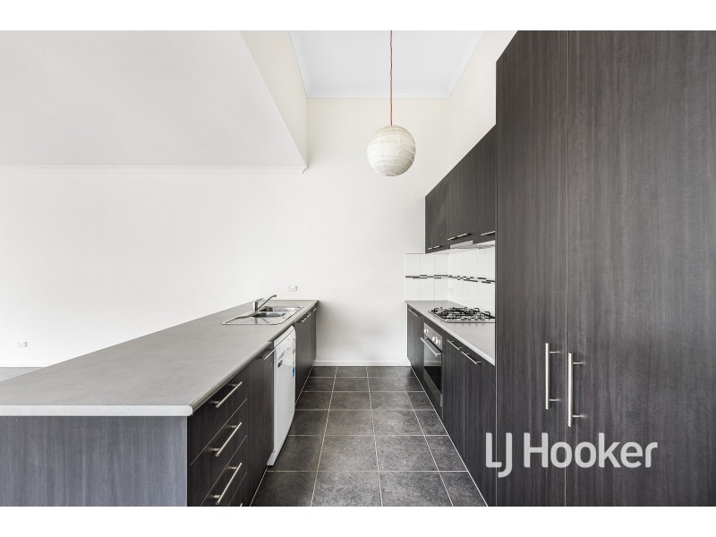 9 McClenaghan Place, Pakenham VIC 3810