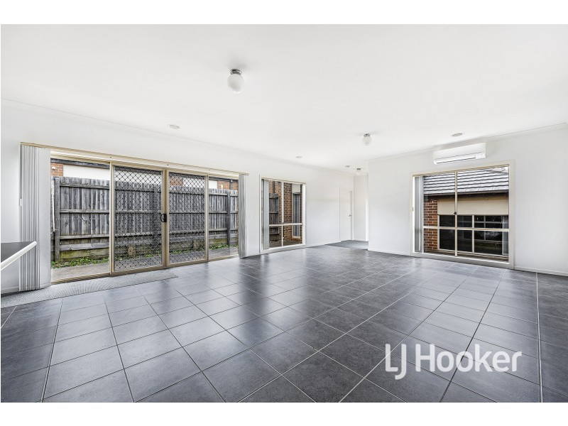 9 McClenaghan Place, Pakenham VIC 3810