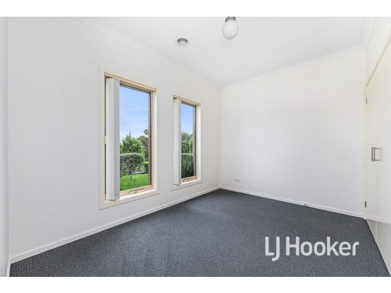 9 McClenaghan Place, Pakenham VIC 3810