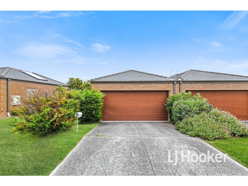 9 McClenaghan Place, Pakenham VIC 3810