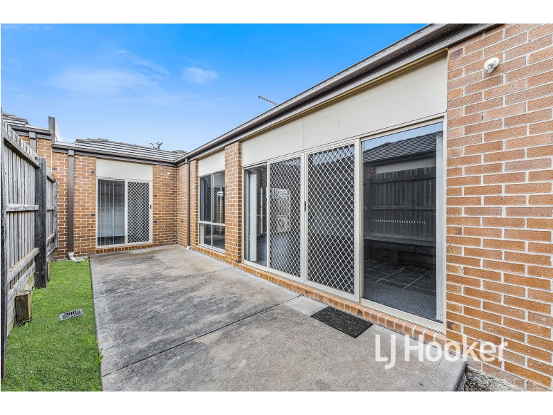 9 McClenaghan Place, Pakenham VIC 3810