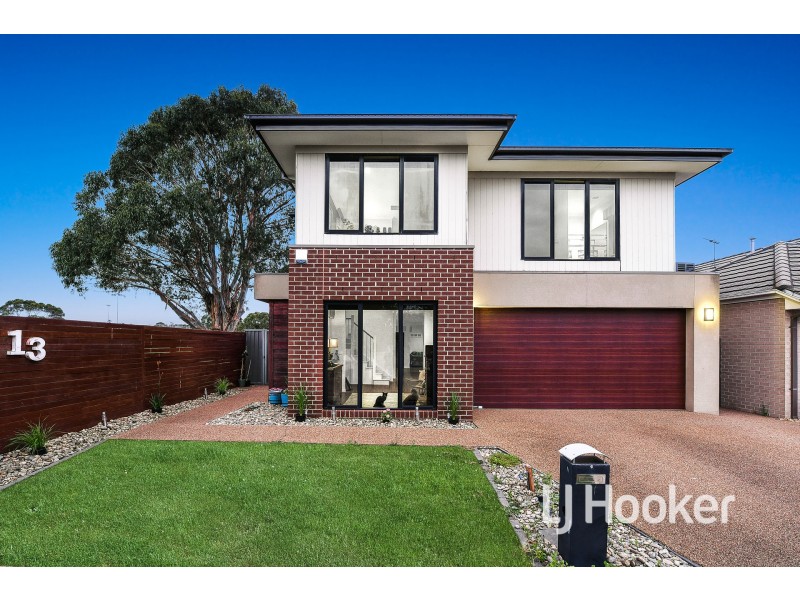 13 Wembley Circuit, Pakenham VIC 3810
