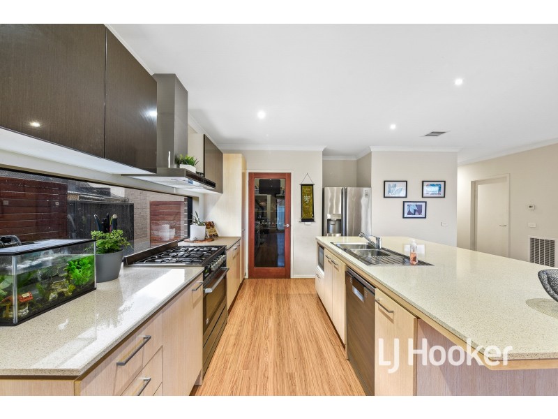 13 Wembley Circuit, Pakenham VIC 3810