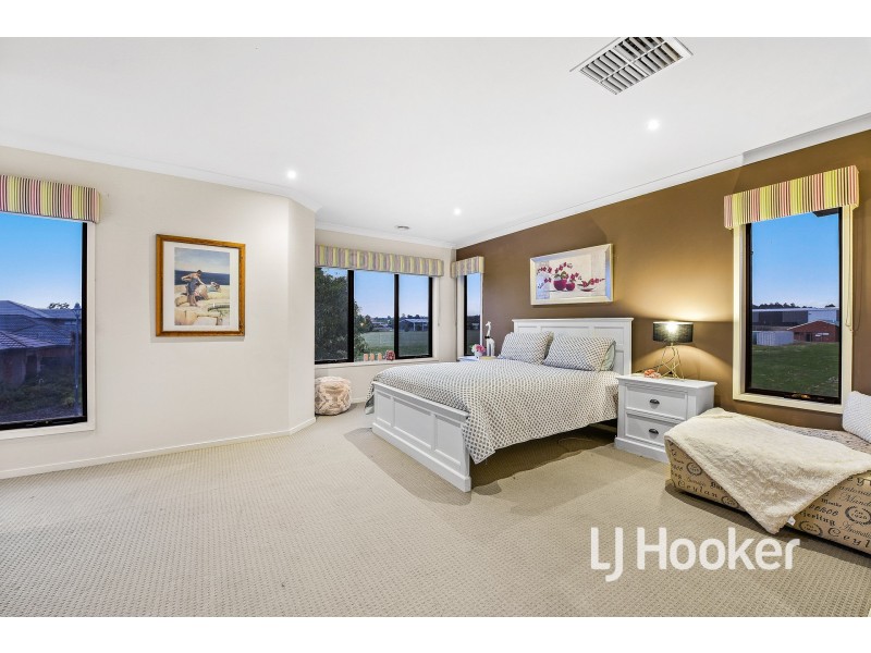 13 Wembley Circuit, Pakenham VIC 3810