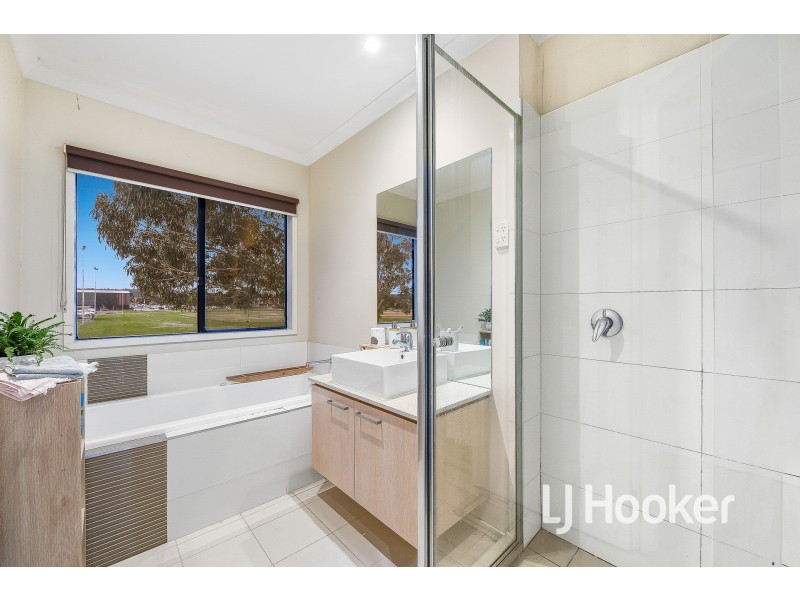 13 Wembley Circuit, Pakenham VIC 3810