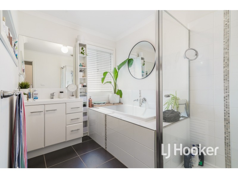 7/34 Sir Thomas Drive, Pakenham VIC 3810