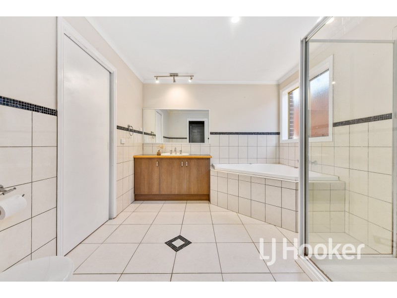 17 Grand Central Boulevard, Pakenham VIC 3810