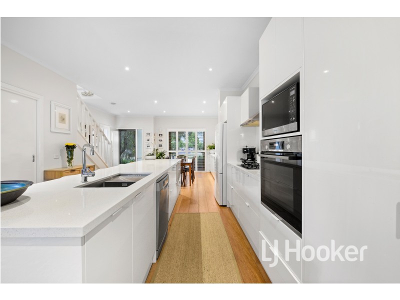 15/11 Howqua Place, Pakenham VIC 3810