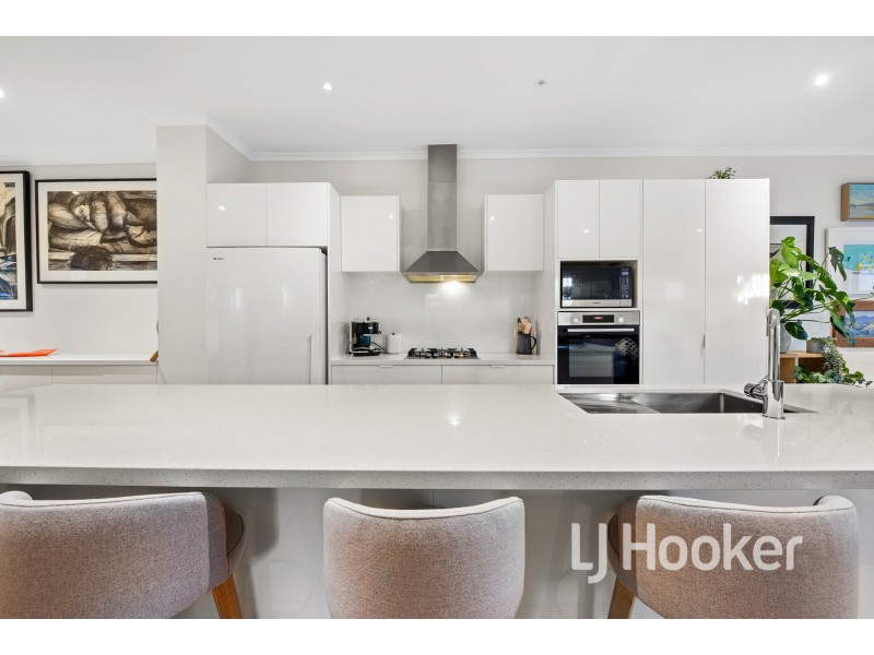 15/11 Howqua Place, Pakenham VIC 3810