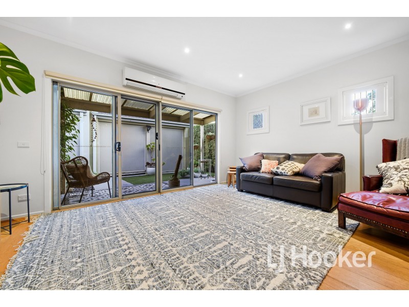 15/11 Howqua Place, Pakenham VIC 3810