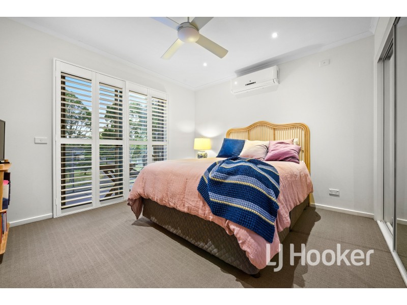 15/11 Howqua Place, Pakenham VIC 3810