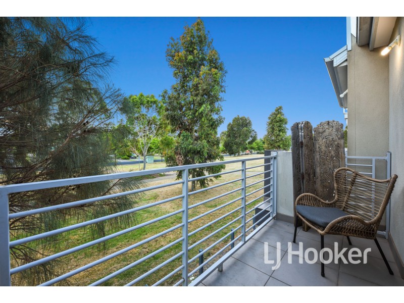 15/11 Howqua Place, Pakenham VIC 3810