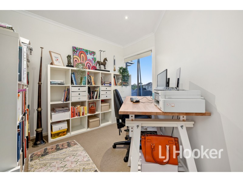 15/11 Howqua Place, Pakenham VIC 3810