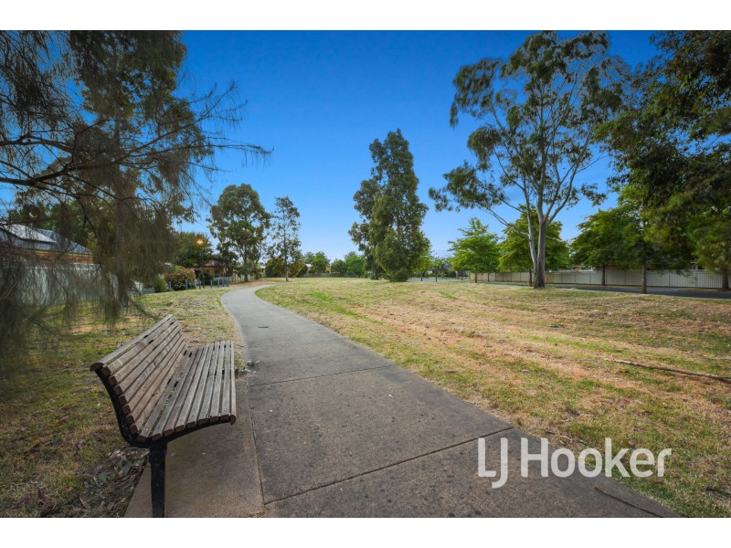 15/11 Howqua Place, Pakenham VIC 3810