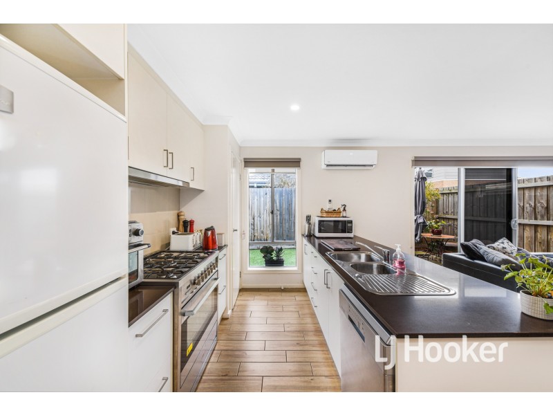 8 Nemo Street, Pakenham VIC 3810
