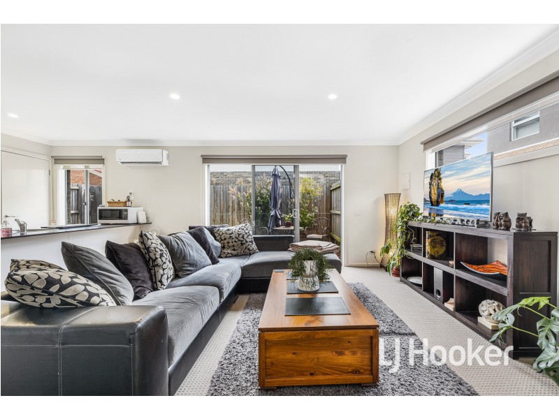 8 Nemo Street, Pakenham VIC 3810