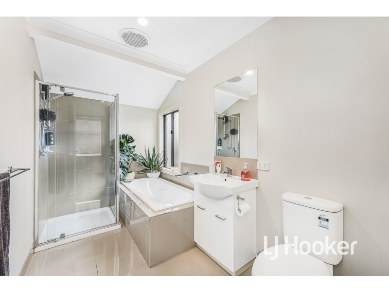 8 Nemo Street, Pakenham VIC 3810