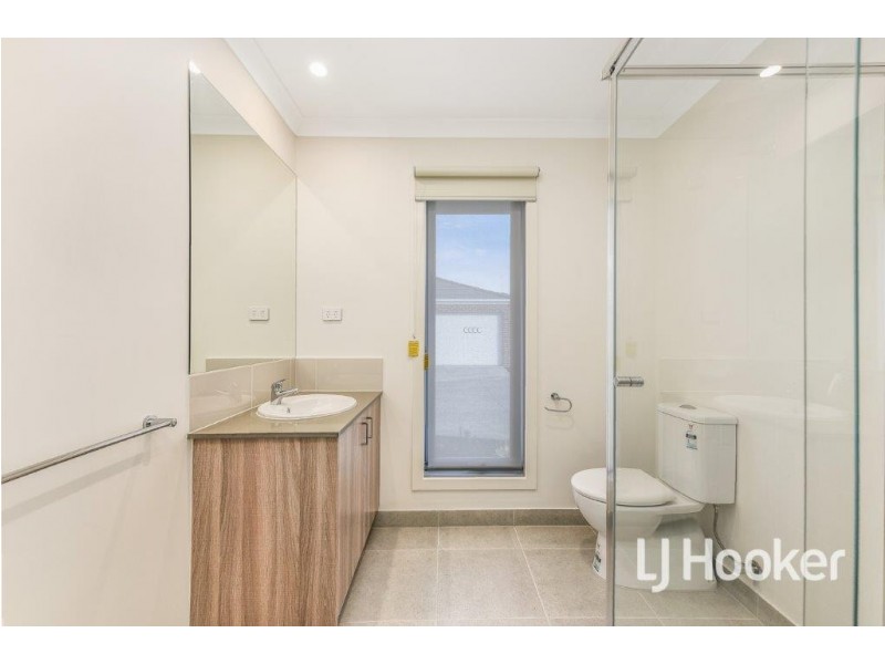 26 Quinella Way, Pakenham VIC 3810