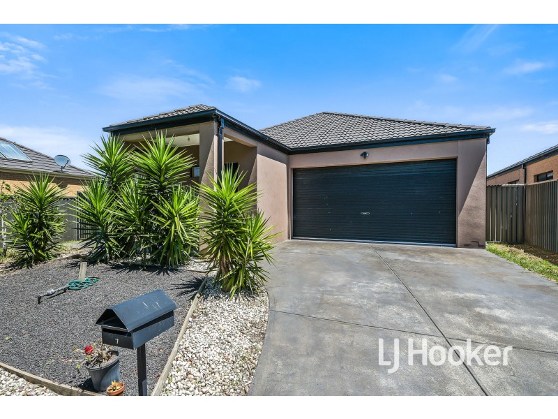 7 Downing Square, Pakenham VIC 3810