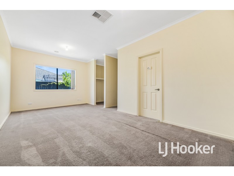 7 Downing Square, Pakenham VIC 3810