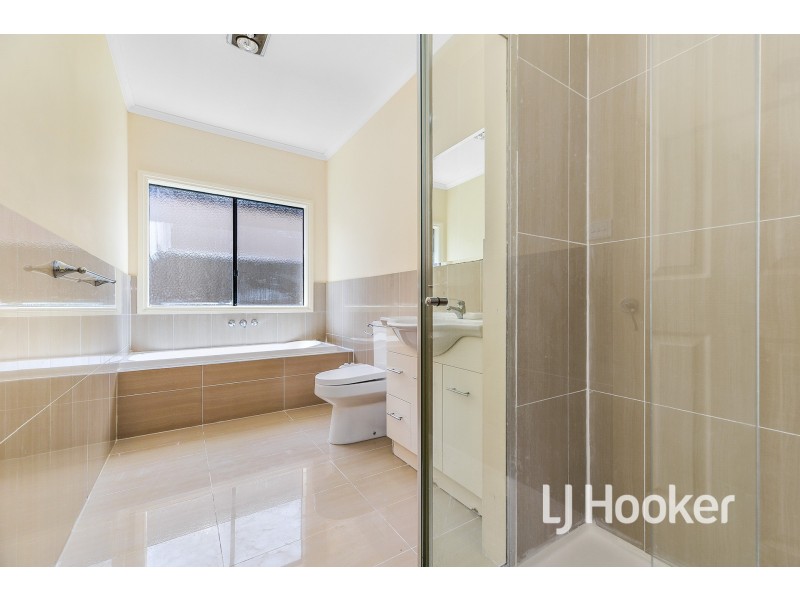 7 Downing Square, Pakenham VIC 3810