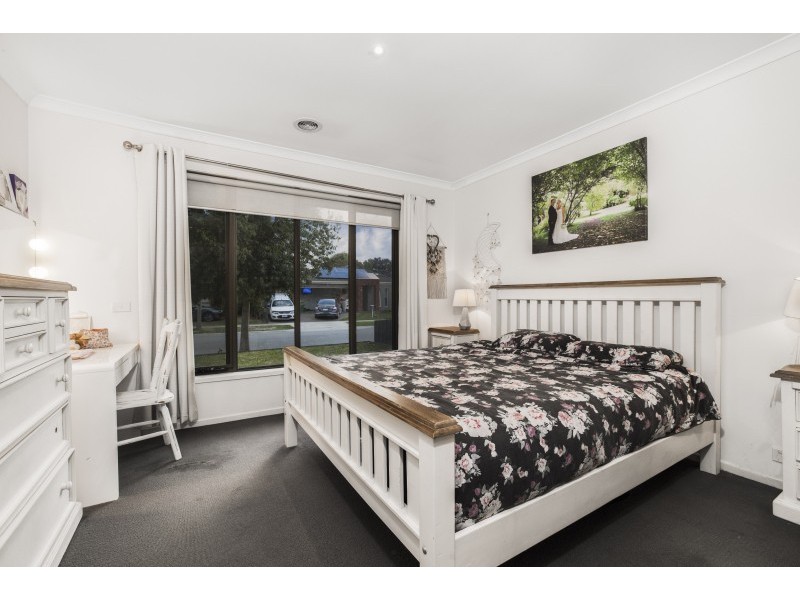 14 Sweet Pea Drive, Pakenham VIC 3810
