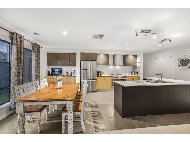 14 Sweet Pea Drive, Pakenham VIC 3810