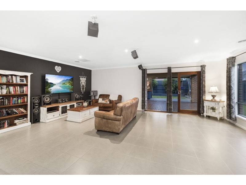 14 Sweet Pea Drive, Pakenham VIC 3810